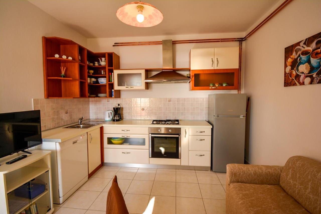 Apartmani Jasmina Supetarska Draga Esterno foto