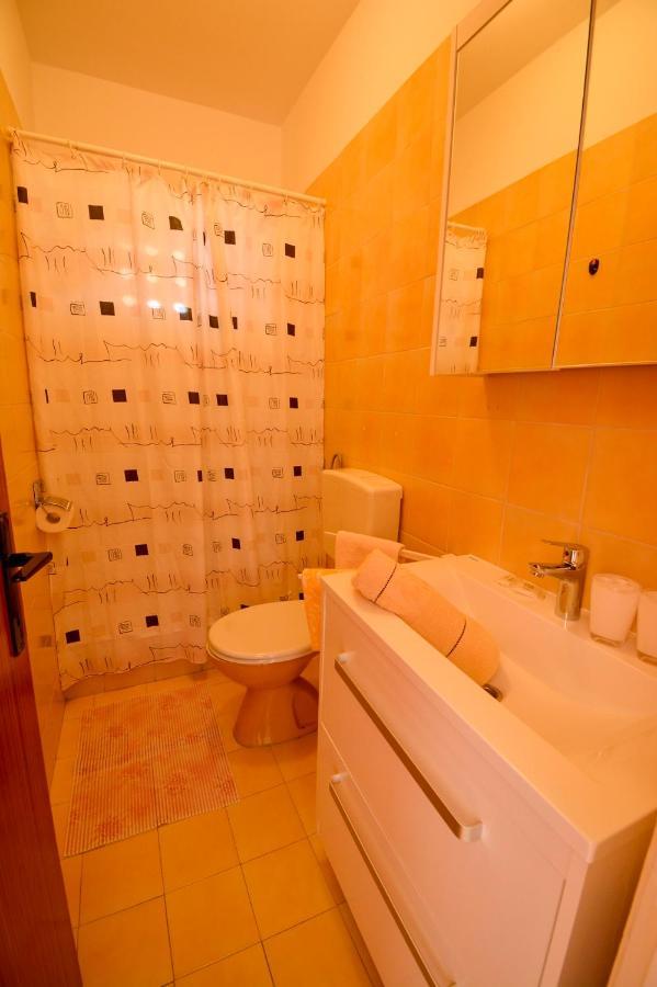 Apartmani Jasmina Supetarska Draga Esterno foto