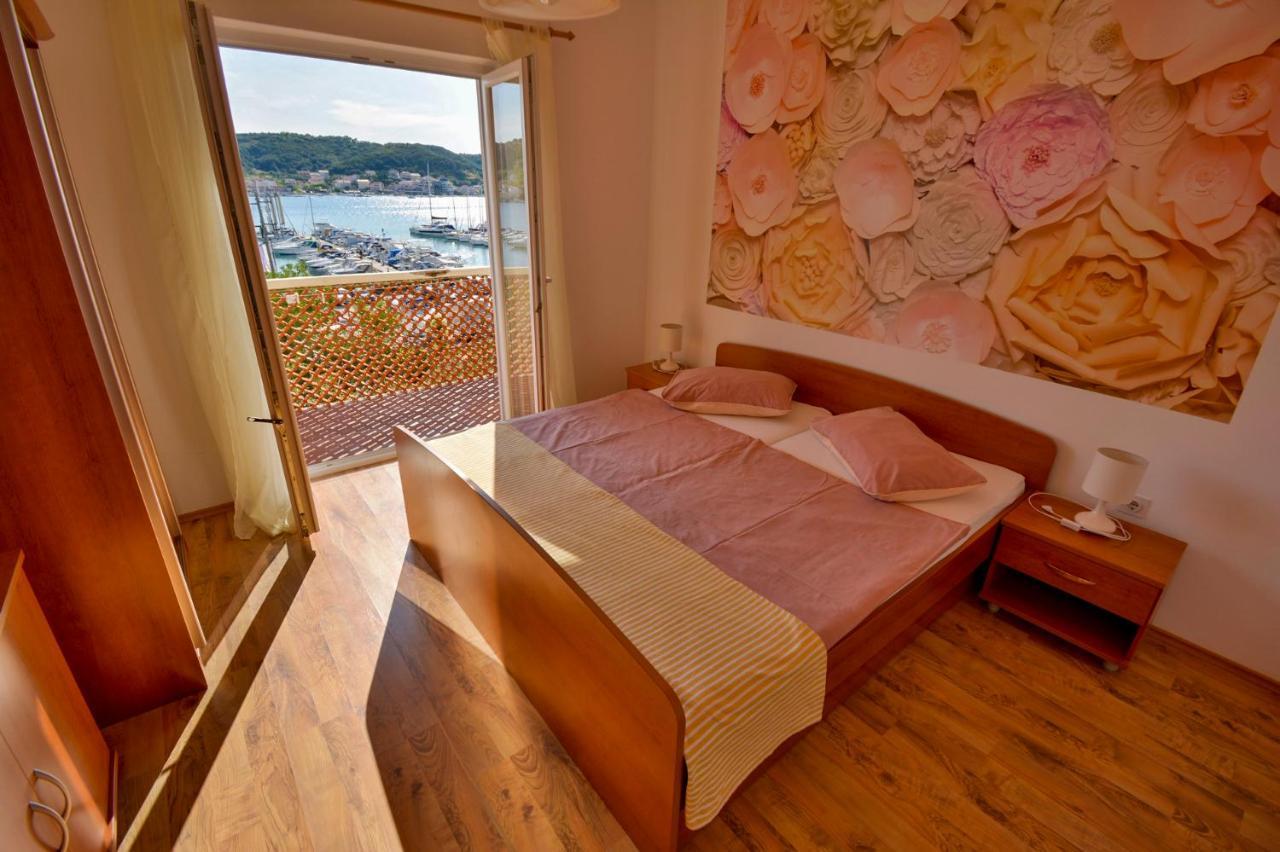 Apartmani Jasmina Supetarska Draga Esterno foto